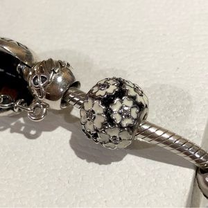 Pandora flower charm